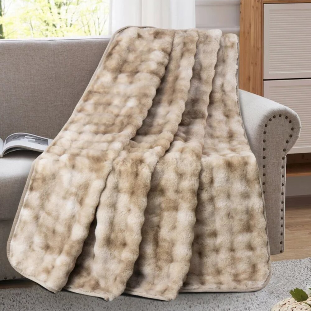 Brentwood Oversized Waterproof Pet Blanket and Furniture Protector, Bubble Fur - Picture 2 of 5